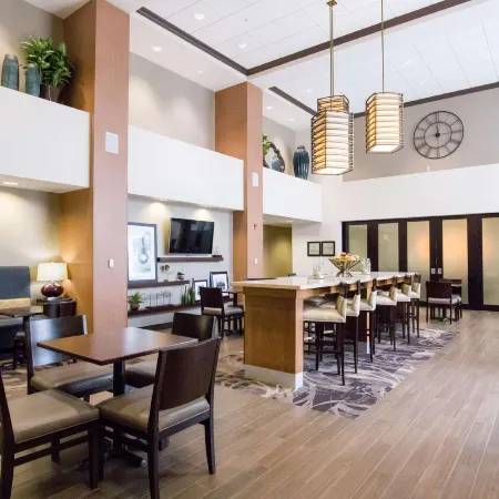 Hampton Inn & Suites Pittsburgh/Harmarville