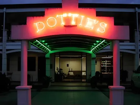 Dottie's Place Hotel & Restaurant Отели рядом с Аэропорт Банкаси