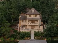 Water's Edge, Gated Community, Private Dock with Toys, Community Pool, Hot Tub 温斯頓縣酒店