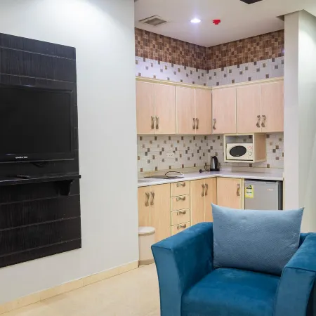 Ahlin Suites 1 by Khaymat Alyarmouk Отели в г. Эр-Рияд