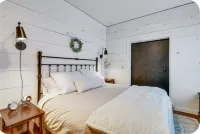 Historic New Market Retreat w/Washer and Dryer Hotels in New Market