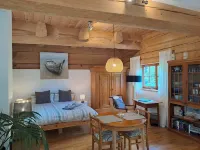 Quiet vacation apartment in a wooden house (on the edge of the forest)