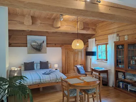 Quiet vacation apartment in a wooden house (on the edge of the forest)