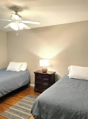 Relaxing 3 Bedroom, 2 Bathrooms. Large backyard, pool, jacuzzi + 2 patios, grill