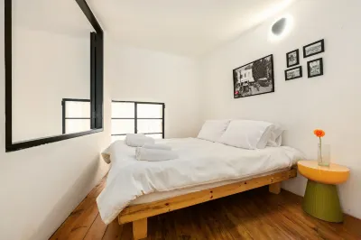 Modern-Rustic Haven in the City Hotels in 