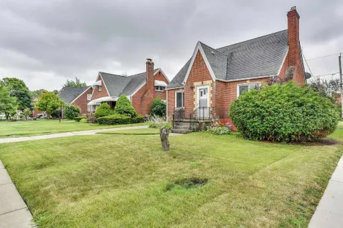 Quiet Cheektowaga Retreat 23 Mi to Niagara Falls!