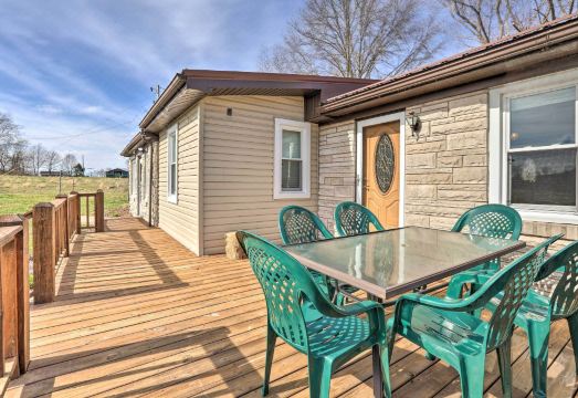 데크가 있는 가족용 집