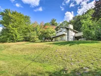 House w/ Balcony ~ 5 Mi to Cranmore Resort! Hotels in Glen