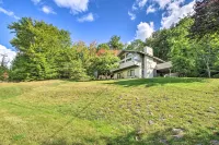 House w/ Balcony ~ 5 Mi to Cranmore Resort!