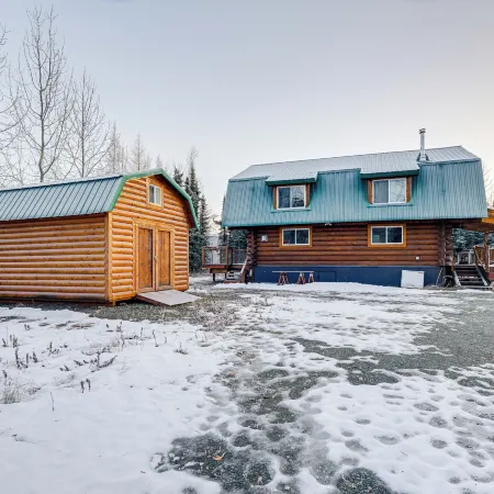3 Mi to Kenai River: Secluded Sterling Cabin!