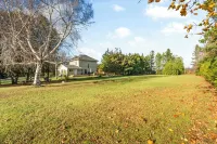 Spacious & Private! 3bdrm Beach Town Retreat with Huge Estate Yard! Hotels in Port Elgin