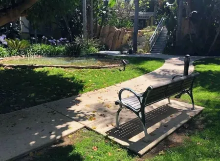 Marine Life: Smell the Sea, Feel the Breeze Отели рядом с достопримечательностью «Fisherman's Village»