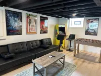 Fire Pit, Sunroom, Hanging Chair, 10mi to city