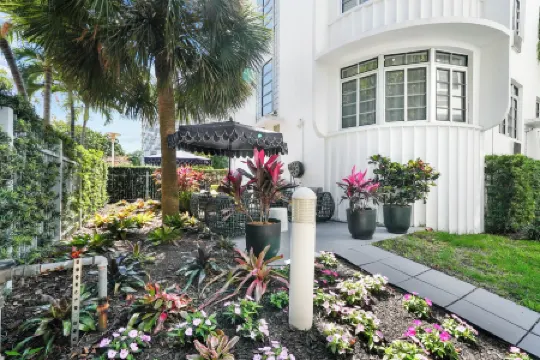 Lincoln Arms Suites Отели рядом с достопримечательностью «Холокааст Мемориал Майами-Бич»