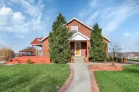 Pickle Hill - pool, pickleball court, sauna, near Hocking Hills, sleeps 10!