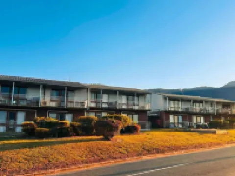 Mountain Creek Motel Bar & Restaurant Hotels in Bright