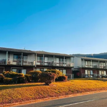 Mountain Creek Motel Bar & Restaurant