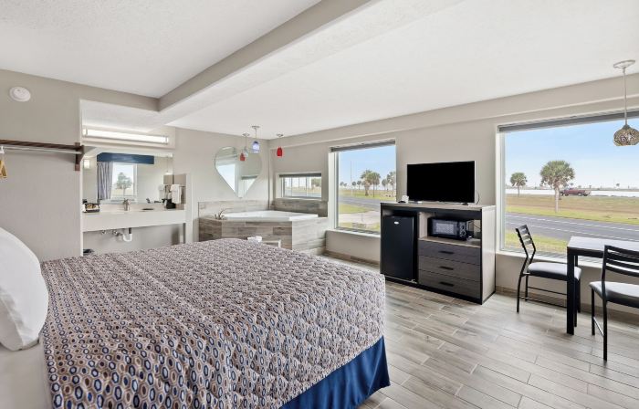 Blue Wave Inn
