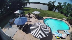Secluded Waterfront Retreat 2 bed 1 1/2 baths private guest house w Pool & Beach