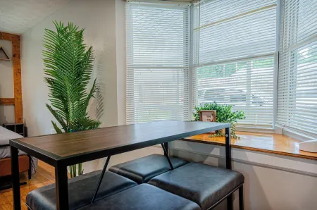 Cozy Studio Home Fully Equipped Отели рядом с Аэропорт Коламбус Метрополитен