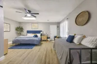 THE COZY COLONY GETAWAY-4BD/2BA 2 KING SUITES