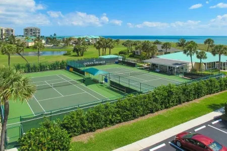 Tropical Decor Condo, Golf, Tennis, New Rec Center and Minutes to Private Beach.