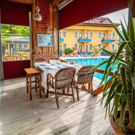 Suzanne Hotel & Restaurant