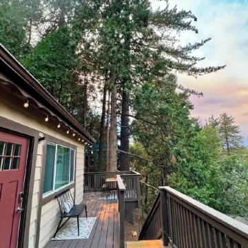 Charming 4-bedroom house with AC and WiFi in awesome Crestline