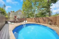 Cozy Cottage House - Pool & Hot Tub