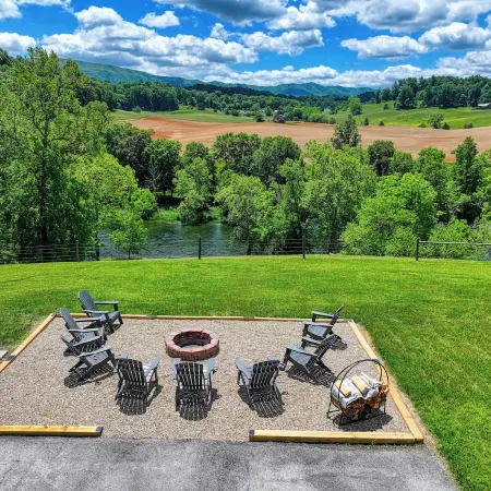 Riverfront home on South Holston River Perfect for Fishing, Hiking, Relaxing
