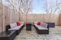 Luxury Modern Nearby Downtown Indy Escape: New Built. Game Room, 75” TVs Hotels in Warren Township