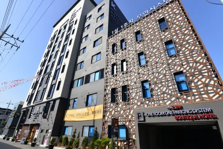 Yeosu K-Boutique Hotel Отели рядом с достопримечательностью «Aeyangwon History Hall»
