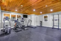 Days Inn by Wyndham Golden - Gym