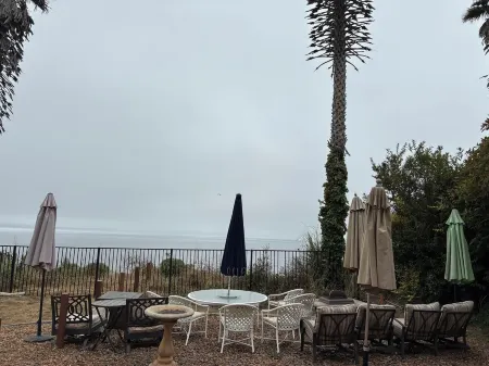 Cute Studio Spectacular-endless Ocean Views charming Depot Hill Capitola Village