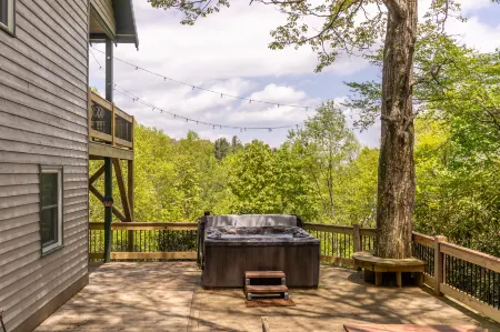 Hot Tub, Game Room, Scenic Views - Charming Mountain Hideout