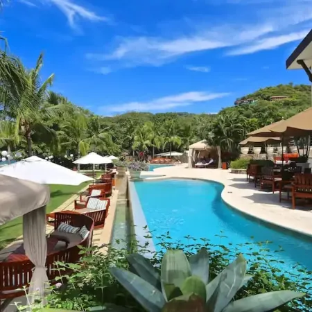 Pacifico Luxury 3B/2B condo, 10 minutes walk to the beach