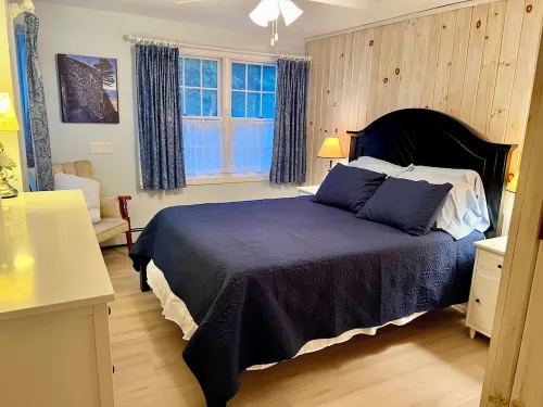 2-bedroom Apartment in Downtown Southwest Harbor [Seawall] Hotels in Southwest Harbor