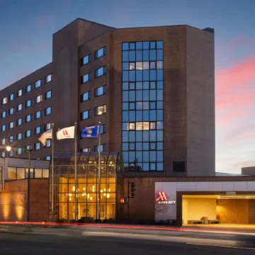 Oshkosh Marriott Waterfront Hotel & Convention Center