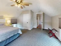 Recovery Loft 1-bedroom apartment in Mansfield with WiFi, AC, Full Kitchen Các khách sạn ở Mansfield