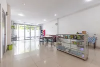 RedDoorz Plus Near Kepri Mall Hotel a Batam