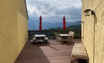 5 Star 3 bd 3ba Serenity Views w Pool Fireplace