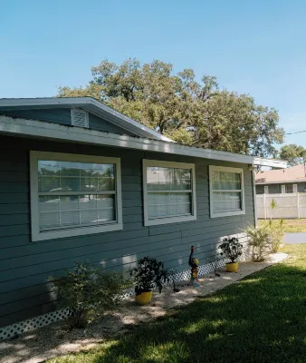 Cozy beach bungalow Hotels in Osprey