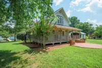 Charming Lakefront Cottage with Beach & Pier