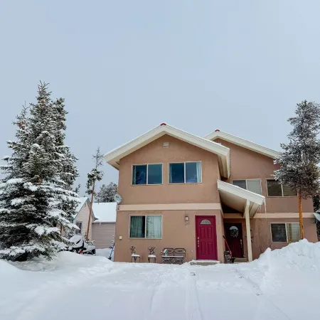 3/3 Townhome in Fraser just steps from the Black line!