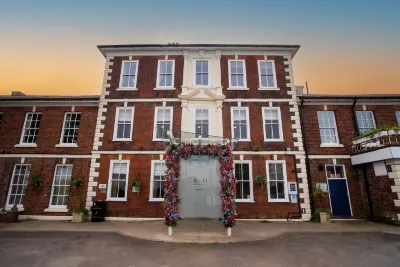 伍爾弗漢普頓公園廳飯店及水療中心 St Leonard's Church, Bilston附近的飯店