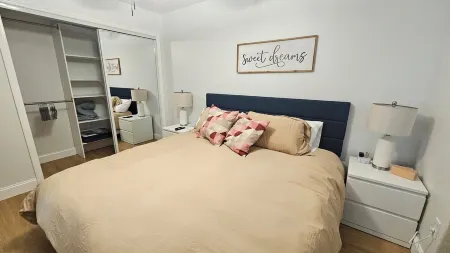 Pet Friendly Townside Retreat near Lakepoint Отели рядом с достопримечательностью «Riverside Day Use Area»