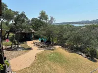 Lake Forest Escape: Secluded Retreat with Breathtaking Lake & Country Views