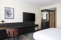 Hilton Dusseldorf Hotel in zona Basilika Sankt Suitbertus