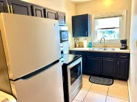 Spring Street Suites C / Stylish 3BD/1BA Apt