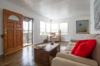 Welcome to Venice Beach! Steps from Abbot Kinney!